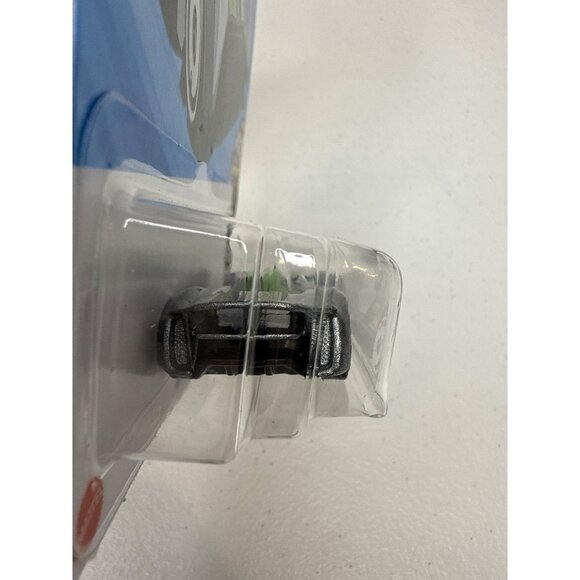 Hot Wheels Futurismo HW Race Day Series Green Silver Diecast Car 1:64 - Picture 5 of 7